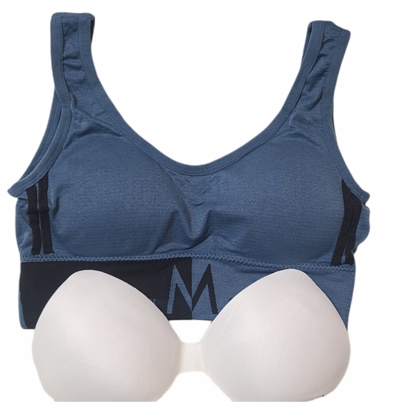 Sport bras - Picture 2 of 6